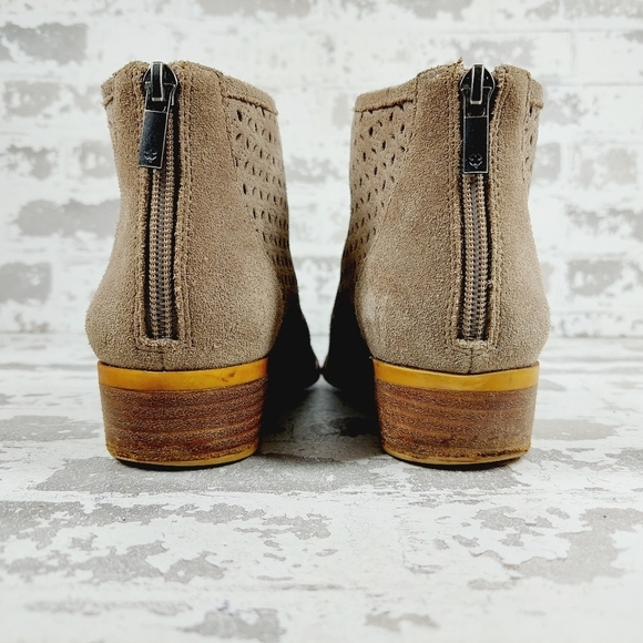 Lucky Brand Bergyn Tan Cream Suede Perforated Back Zip Ankle Booties O712 - Picture 6 of 12
